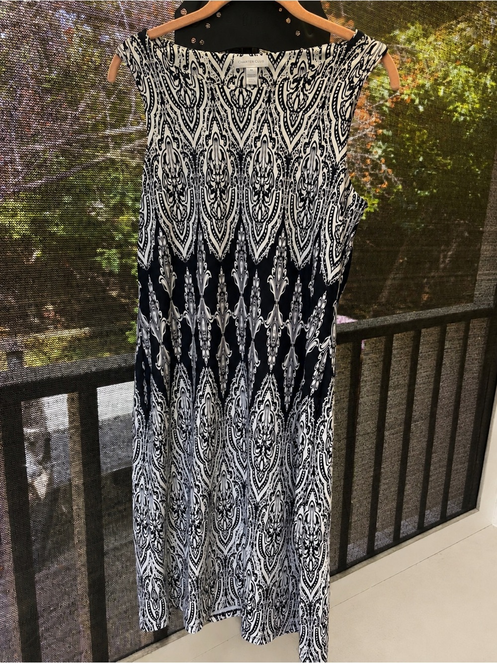 Navy/white print. Sleeveless shift style